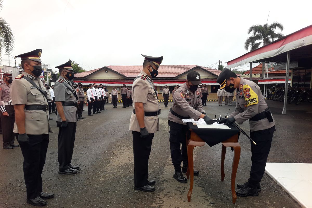 Empat pejabat Polres Tabalong mutasi