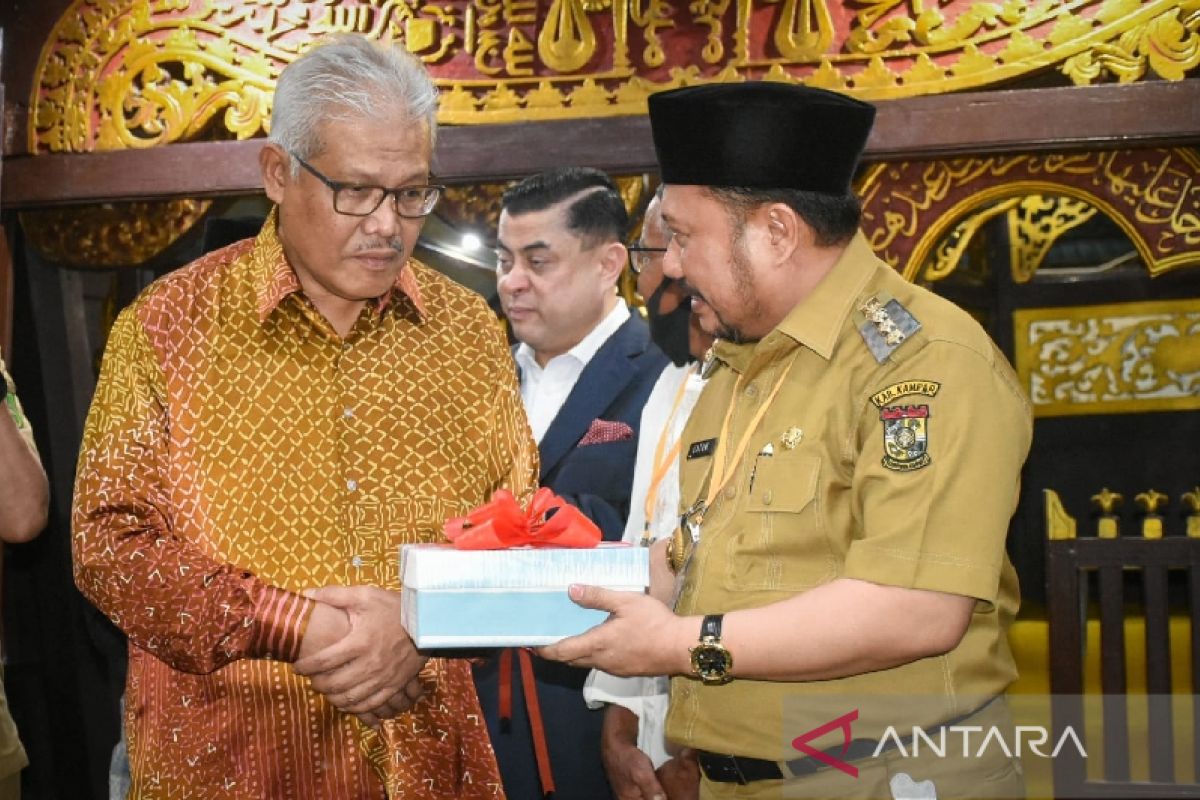 Mendagri Malaysia pulang kampung dan bantu renovasi Masjid Jamik di Kampar