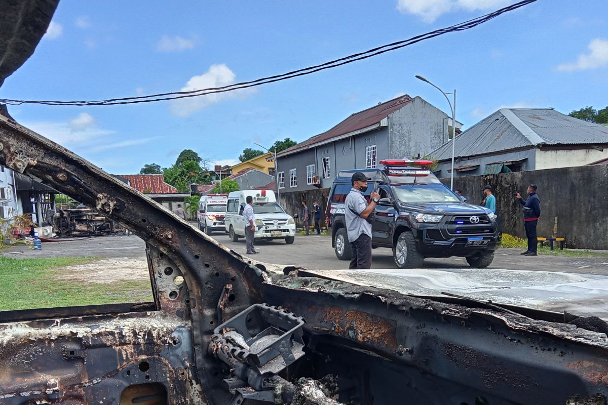 Polres Sorong Kota mengevakuasi 17 jenazah di karaoke