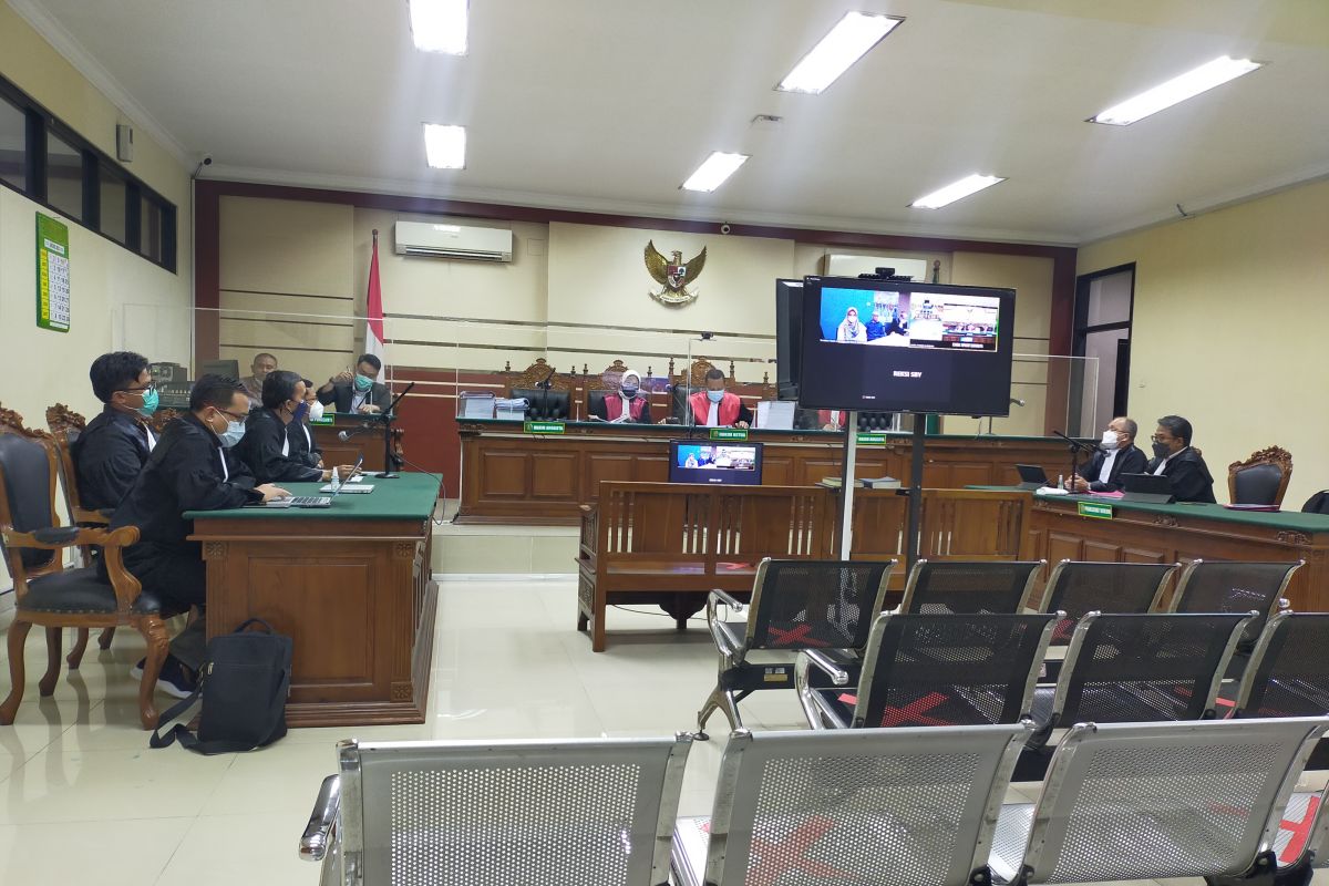 Bupati Probolinggo nonaktif Puput Tantriana jalani sidang perdana di Pengadilan Tipikor