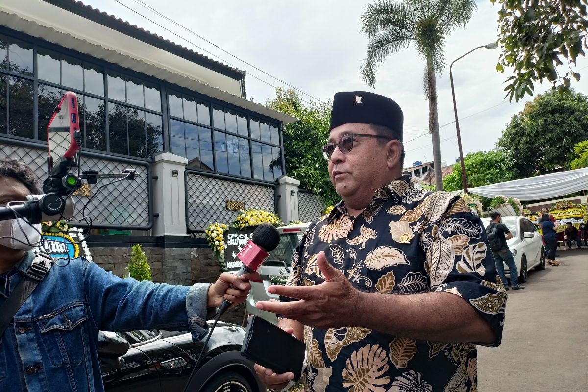 Rano Karno hingga Widyawati datangi  rumah duka Maura