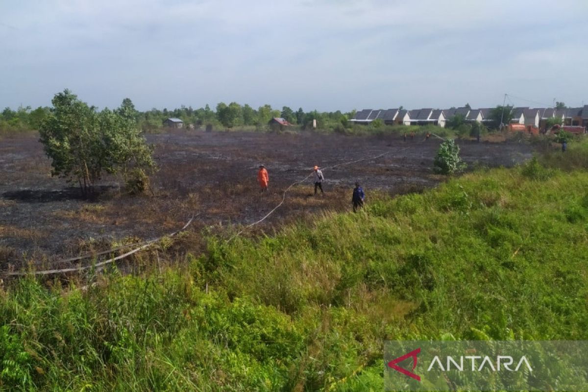 Kebakaran lahan bermunculan dekat permukiman warga di Sampit