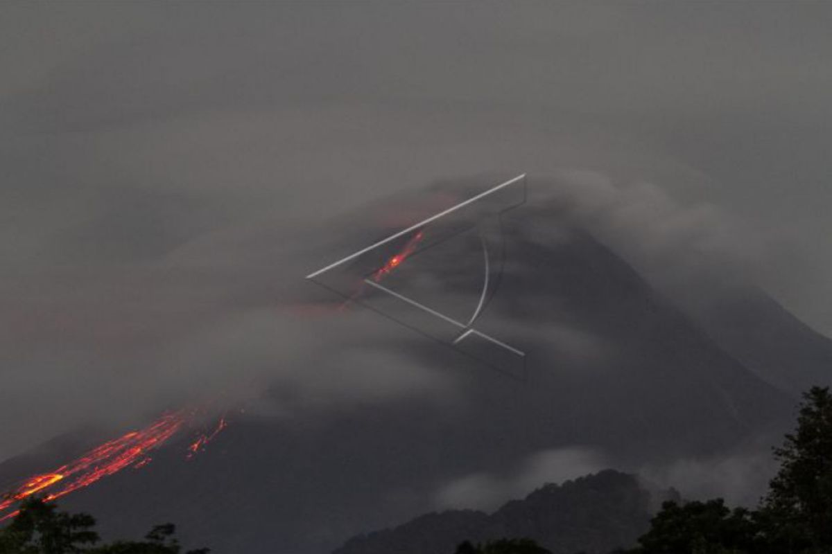 Gunung Merapi luncurkan awan panas guguran sejauh 2,5 km