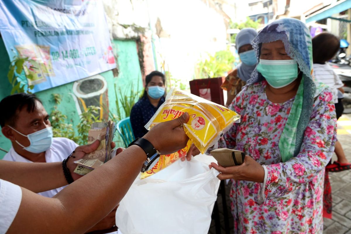 Antisipasi kelangkaan, Dinkopumdag Surabaya gelar operasi pasar minyak goreng di tiga titik