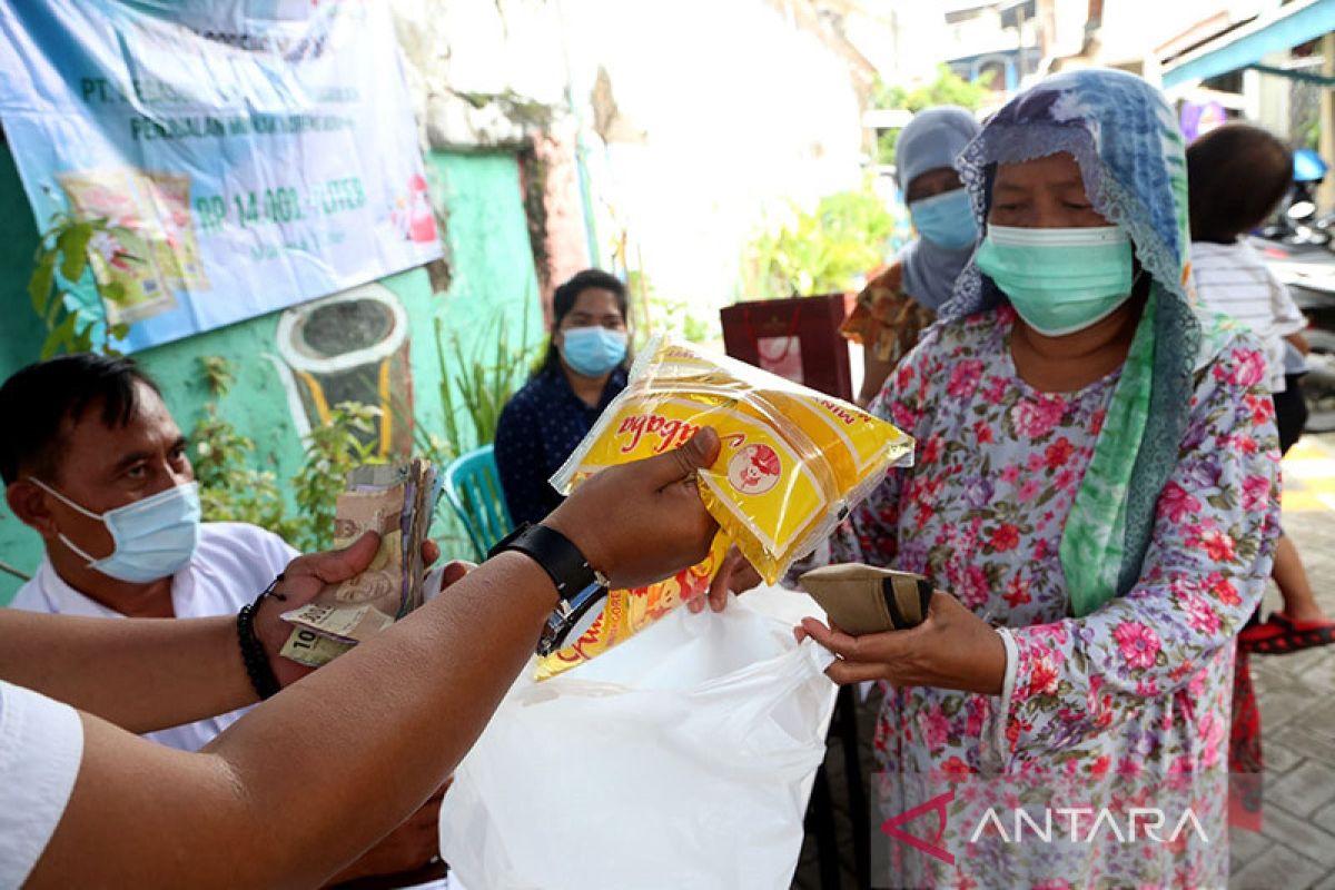 Beberapa warga Makassar kesulitan dapatkan minyak goreng satu harga