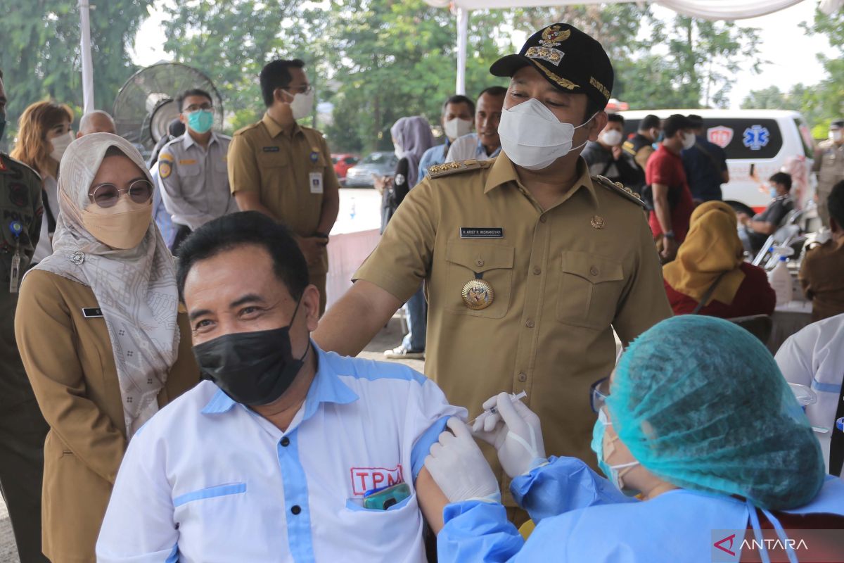 Sebanyak 600 pengemudi transportasi umum di Kota Tangerang ikuti vaksin booster