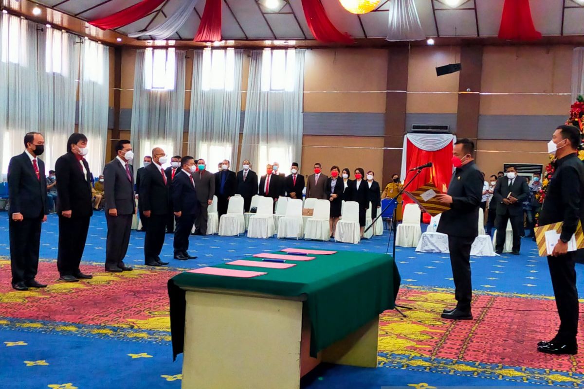 Wawali Kota Manado lantik sembilan pejabat tinggi pratama