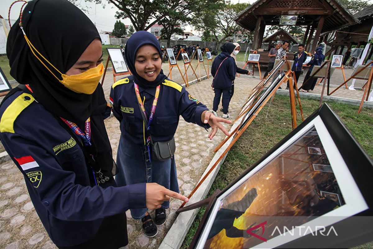 Pameran foto karya mahasiswa