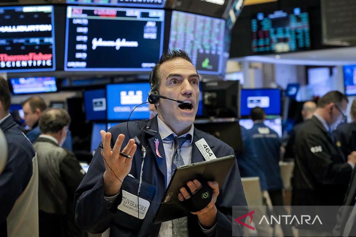 Wall Street beragam, S&P 500 ditutup lebih rendah