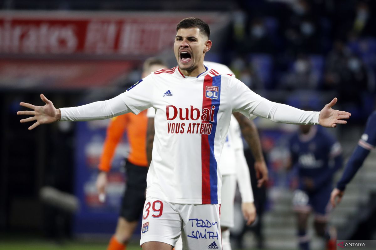 Lyon bantah kabar kesepakatan transfer Bruno Guimaraes ke Newcastle