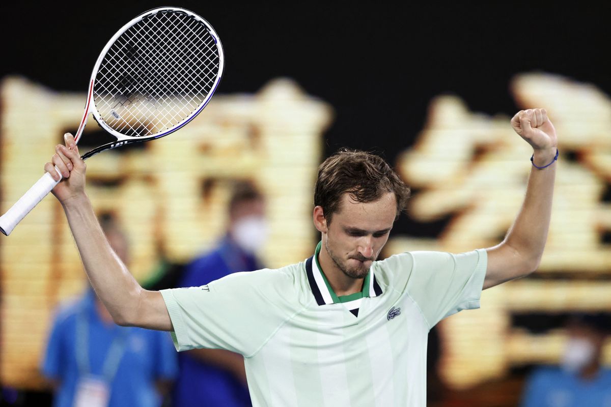 Australian Open: Medvedev berjuang hampir lima jam untuk meraih tiket semifinal