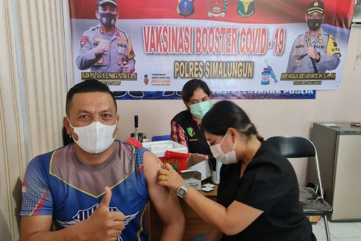 Personel Polres Simalungun vaksinasi Booster Moderna