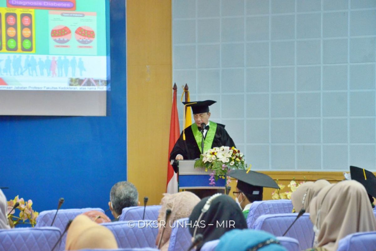 Unhas kukuhkan Prof Makbul sebagai Guru Besar Ilmu Penyakit Dalam