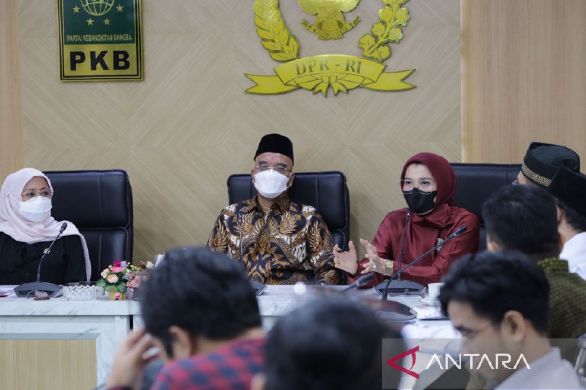 Fraksi PKB DPR terima hasil kajian vaksin halal dari YMKI