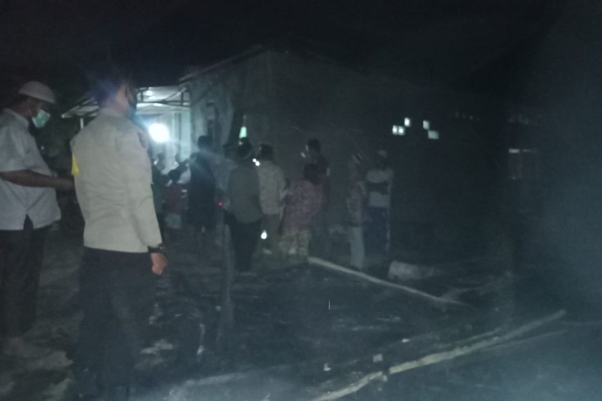 Kediaman Suharis terbakar di Desa Padang Langkat Gebang satu meninggal satu luka bakar