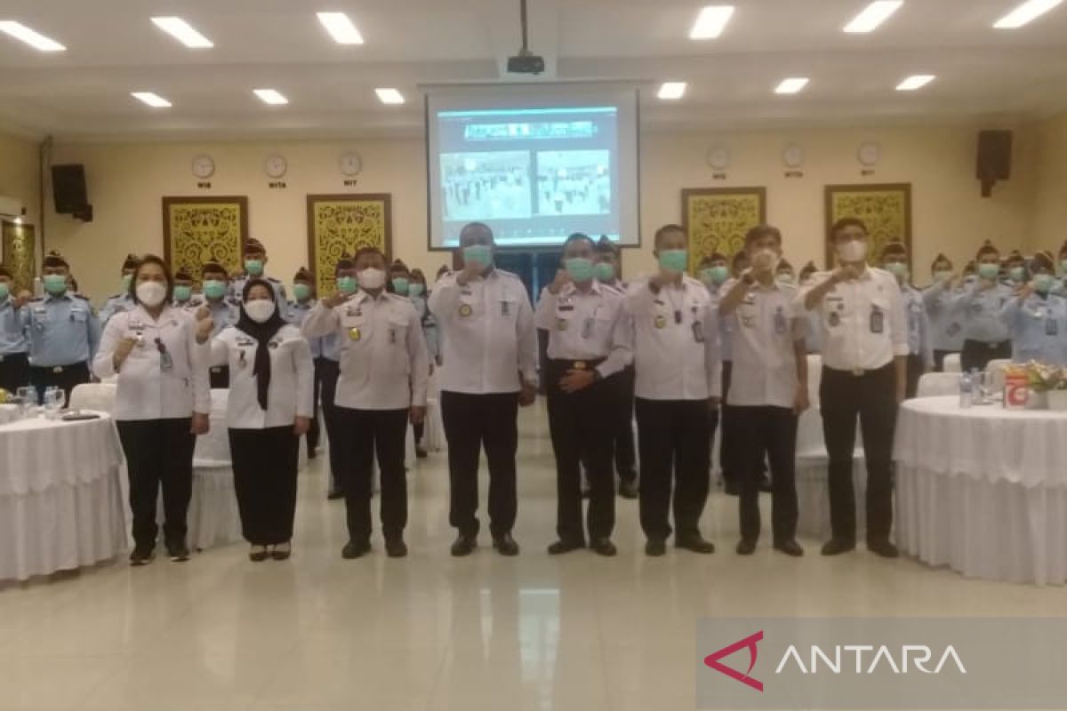 100-an ASN Kanwil Kemenkumham Riau se-Kota Pekanbaru janji siap layani masyarakat