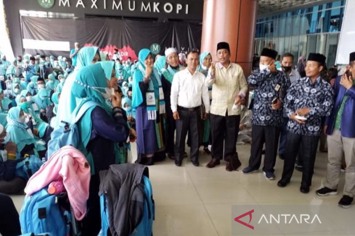 Kanwil Kemenag: Satu dari 221 jamaah umrah Riau terpapar COVID-19, selalu waspada !