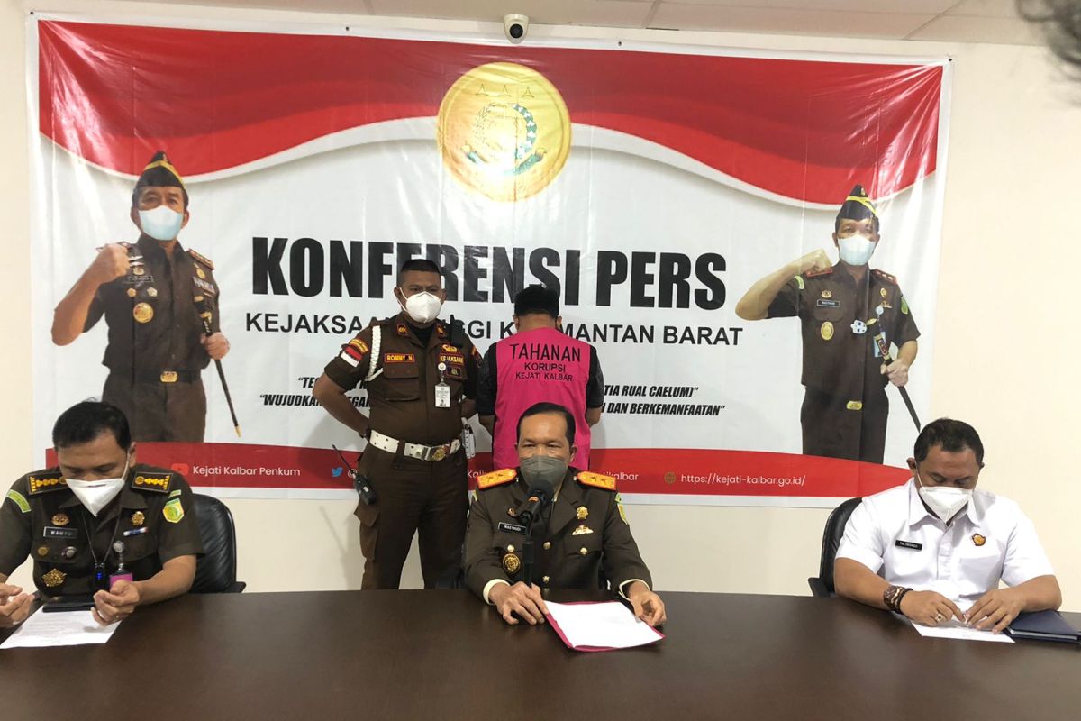 Kejati Kalbar tangkap tersangka tipikor 