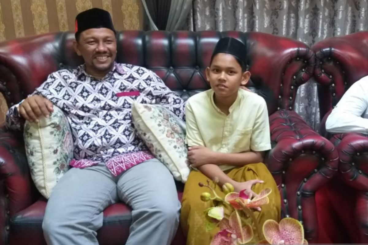 Anggota DPD RI kunjungi dua anak berprestasi dari kepulauan Aceh