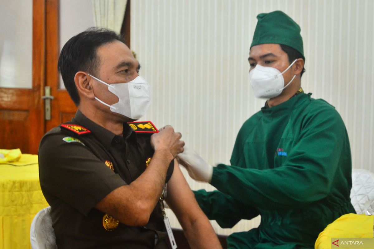 174 pegawai Kejati Maluku ikut vaksinasi penguat, sukseskan tahap ketiga