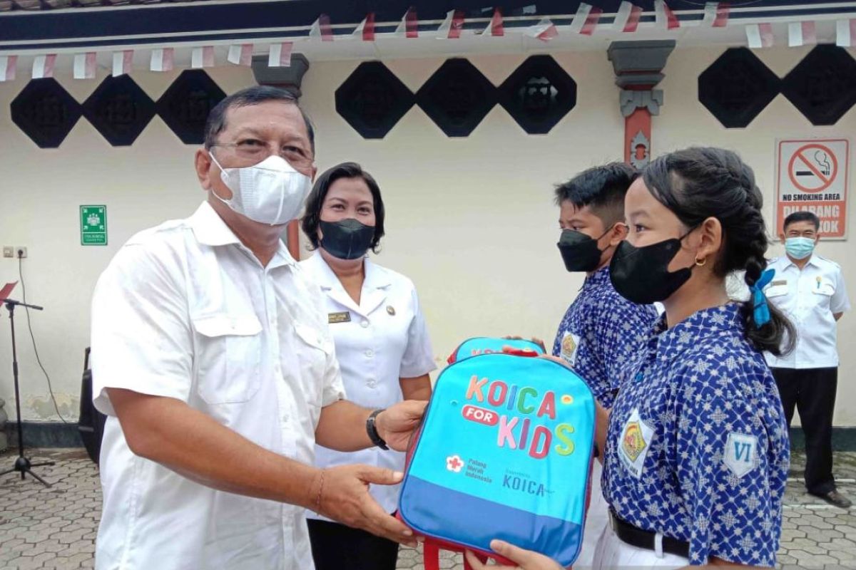 Wabup Buleleng berikan bantuan media edukasi cegah COVID-19