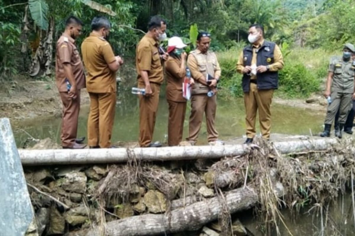 Pemkab Dairi perbaiki irigasi  Simungun rusak diterjang banjir