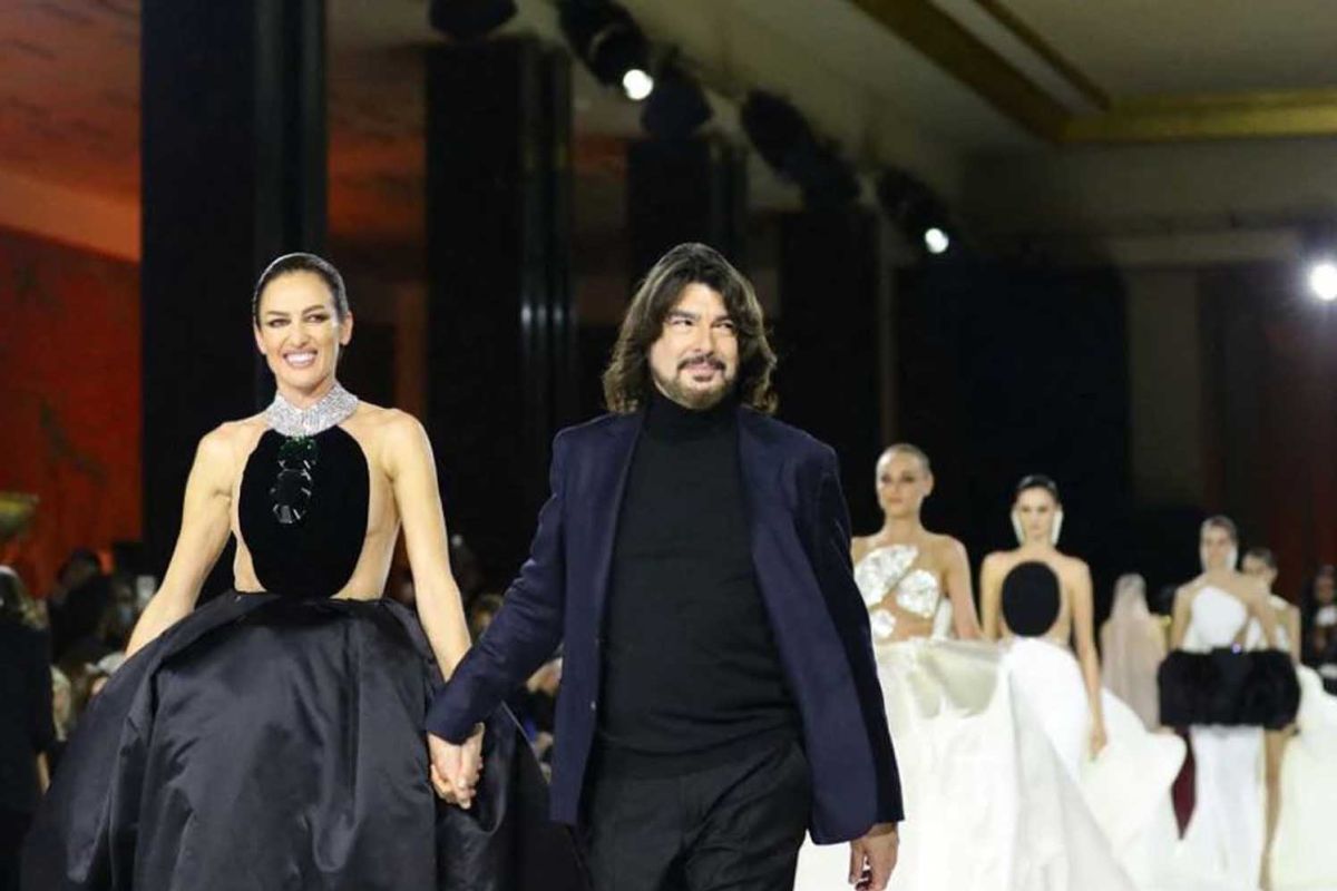 Stephane Rolland kembali ke Paris Fashion Week berbalut siluet berani