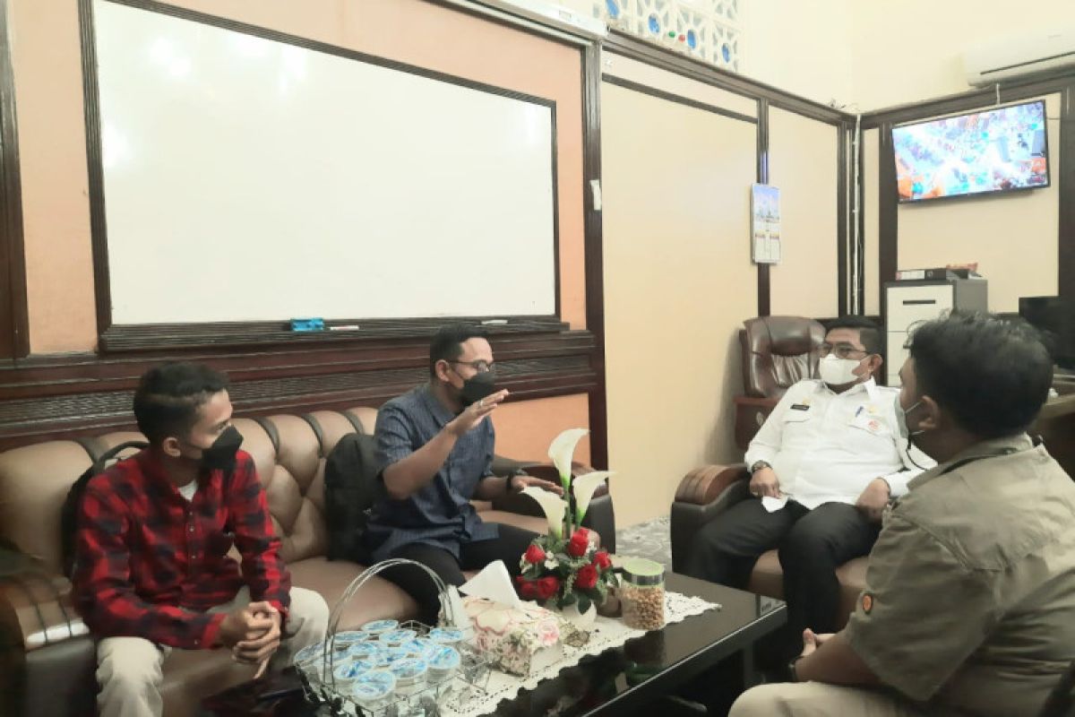 Ruandu masih jumpai videotron memutar iklan rokok di Padang