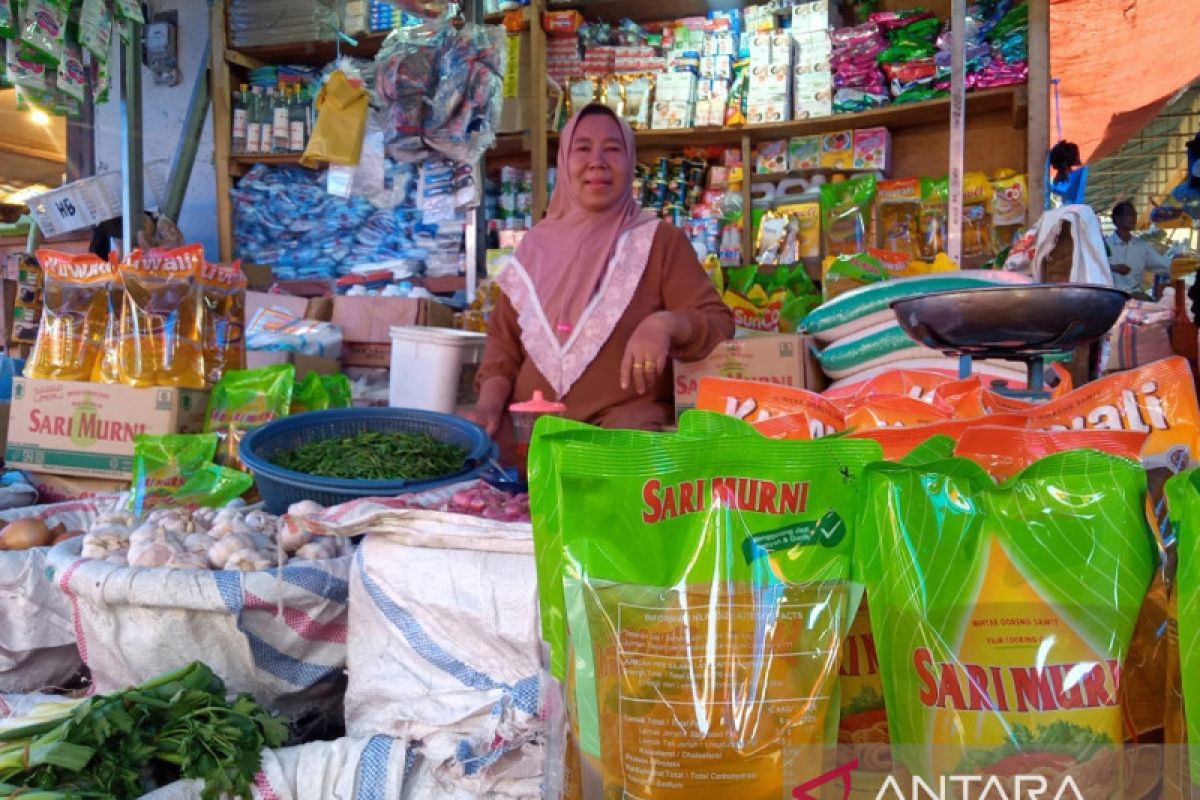Pedagang gorengan di Mataram harapkan harga migor kembali normal