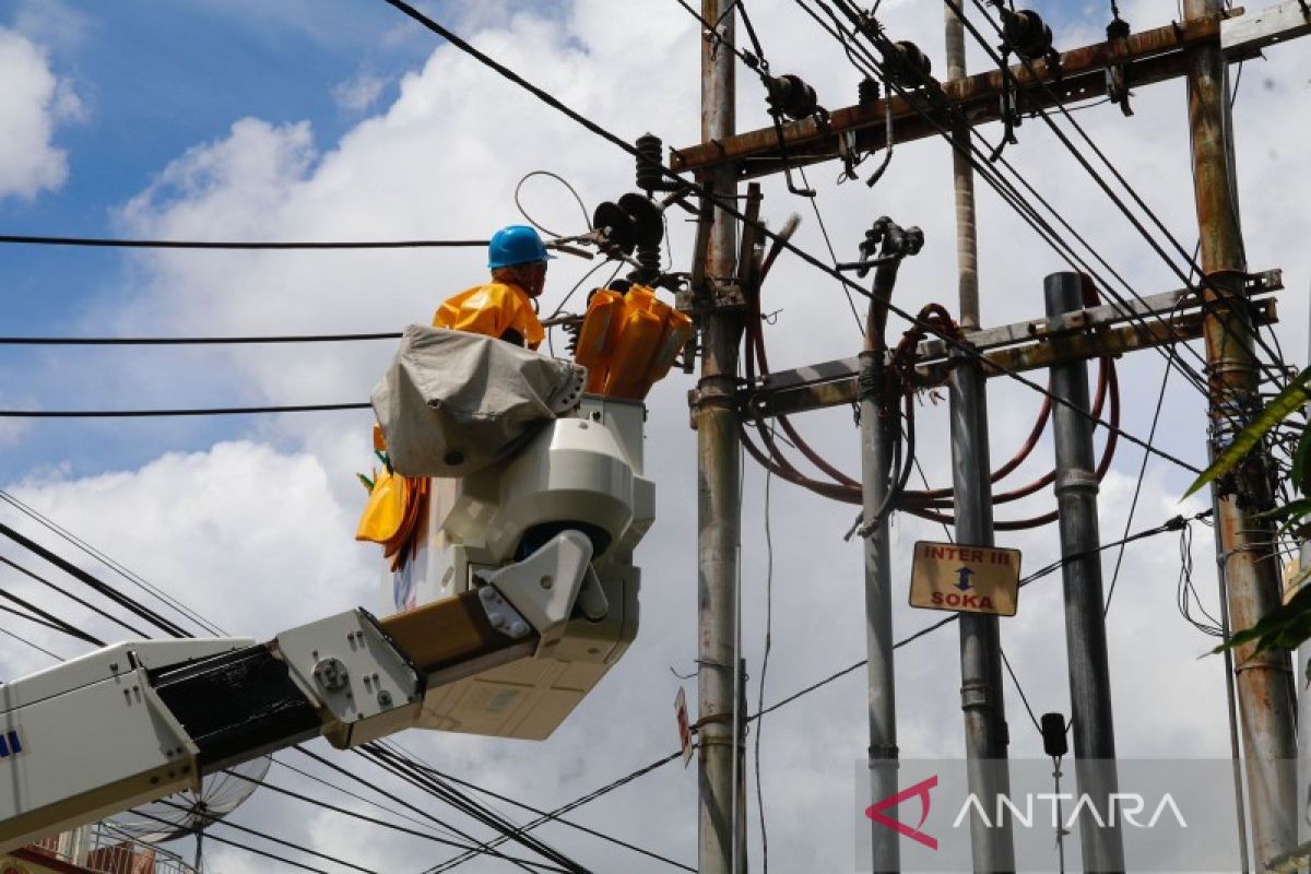 Pelanggan PLN waspada cuaca ekstrim masih terjadi di Papua