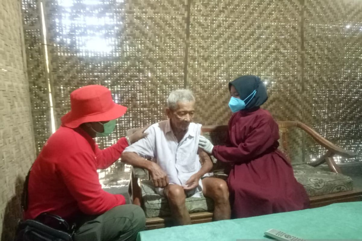 Warga binaan Rutan Kelas II B Wates Kulon Progo mendapat vaksinasi
