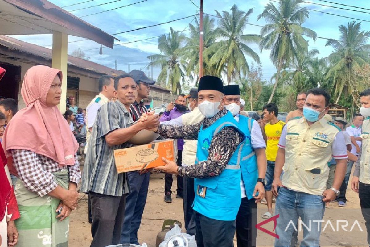 YBM PLN Padangsidimpuan serahkan bantuan korban banjir