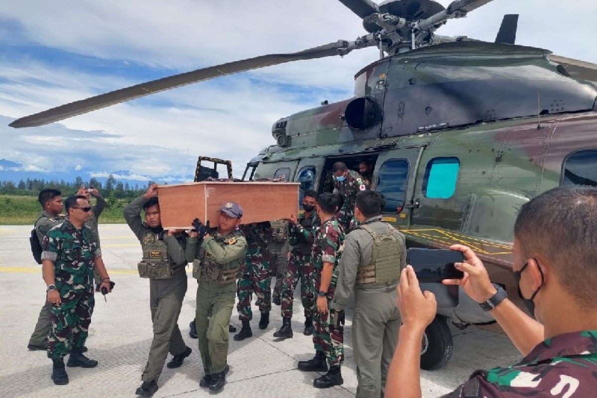 Tiga jenazah prajurit TNI gugur dalam kontak tembak dievakuasi ke Timika