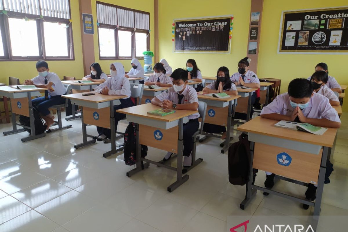 Learning about tolerance from Singkawang junior high school students