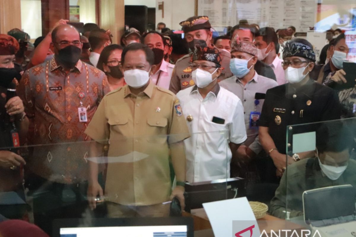 Mendagri Tito Karnavian lihat pelayanan publik di MPP Badung