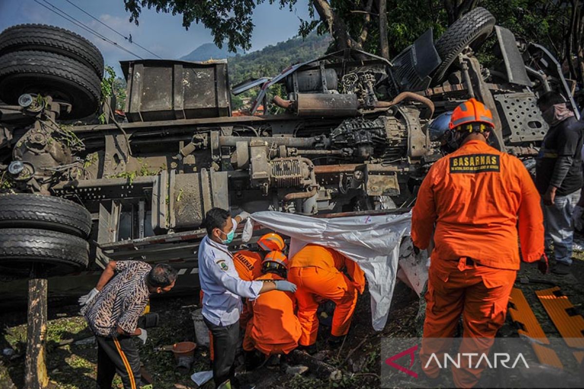 90 persen kecelakaan bus dan truk terjadi di jalan menurun