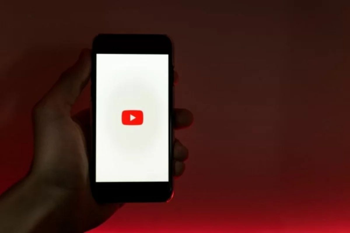 YouTube blokir permanen Dan Bongino karena unggah konten sesat