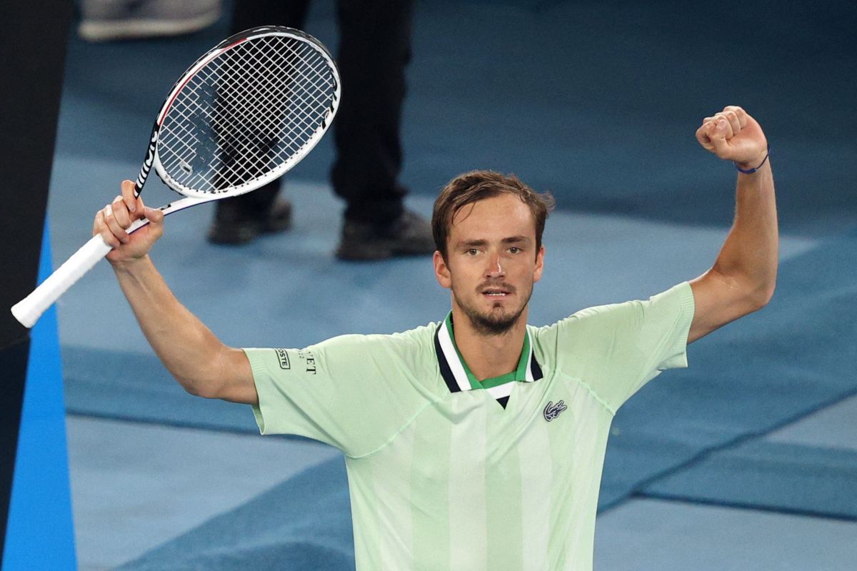 Medvedev singkirkan Tsitsipas untuk tantang Nadal di final Australian Open