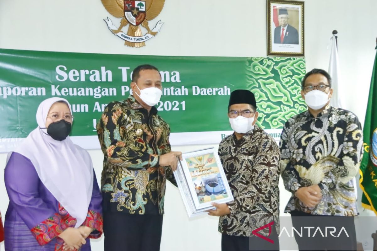 Kota Bekasi serahkan laporan keuangan ke BPK Jabar