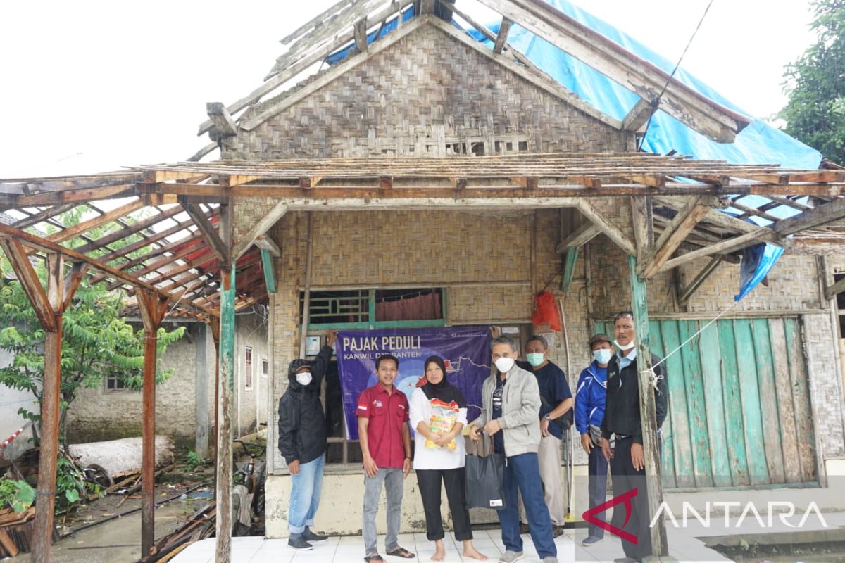 Kanwil DJP Banten Bantu Korban Gempa Sumur