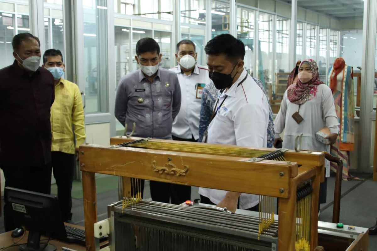 Wako Sawahlunto kunjungi Balai Besar Tekstil Bandung pelajari pengembangan tenun