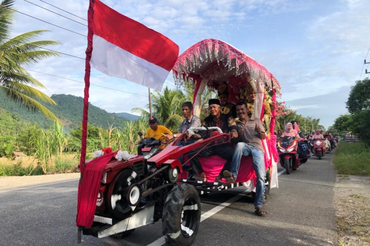 ada-ada saja ide, Hand traktor jadi kendaraan pengantin di Abdya