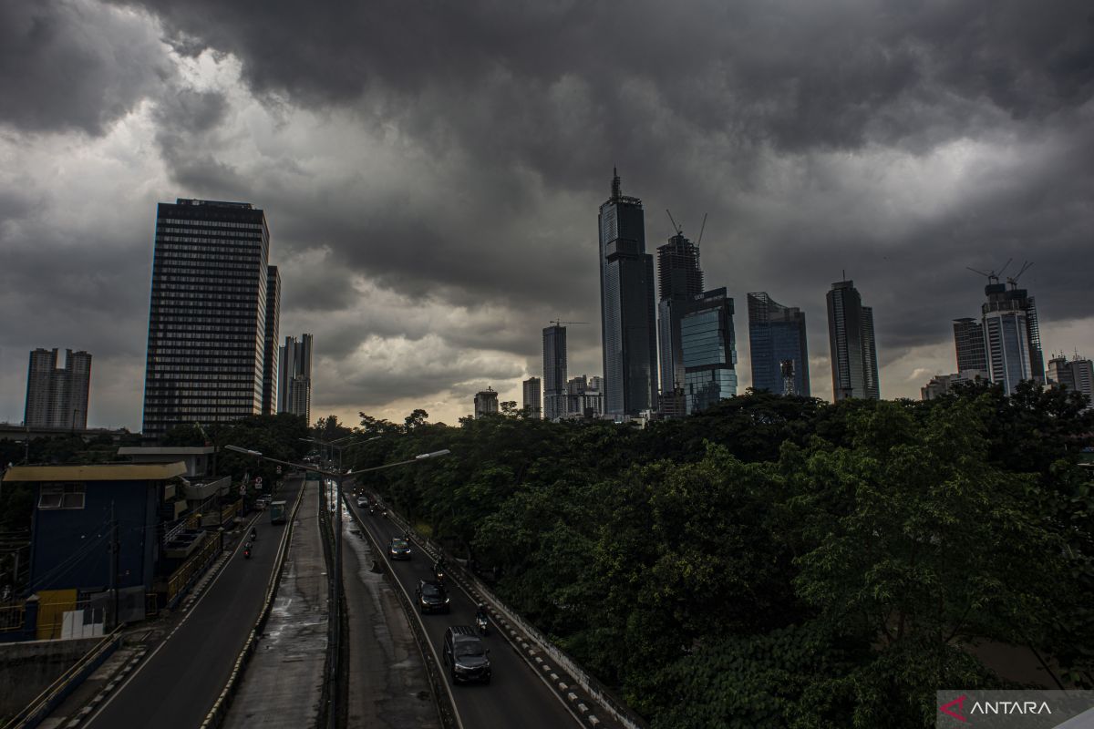 Sebagian Jakarta hujan ringan pada Minggu siang dan sore