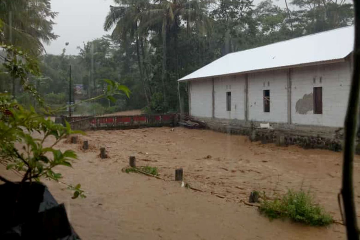 Sungai meluap, Dua desa di Kebasen Banyumas tergenang banjir