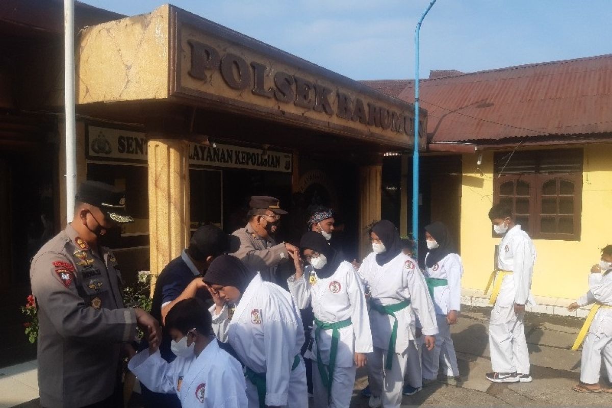 Kapolres Palas lepas kontingen karate menuju Festival Olahraga Sekolah IT Darul Hasan