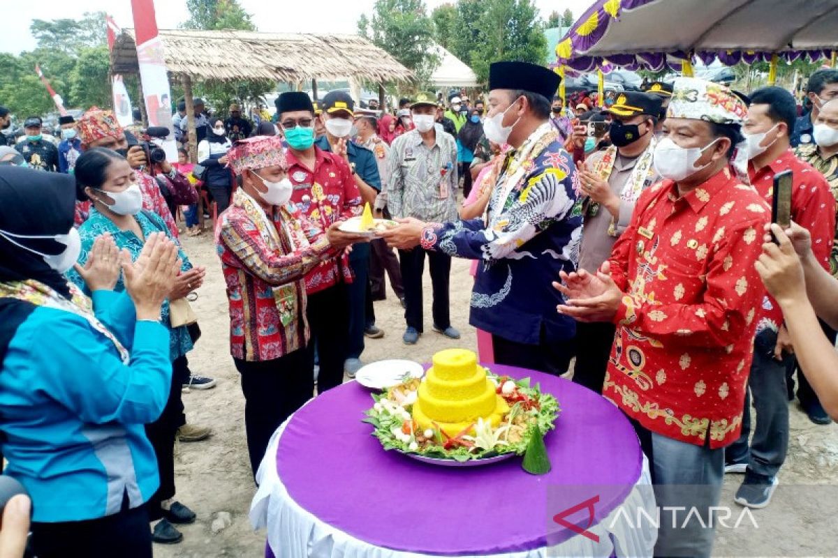 Bupati Sukamara harapkan Wisata Bukit Jalungga terus dikembangkan