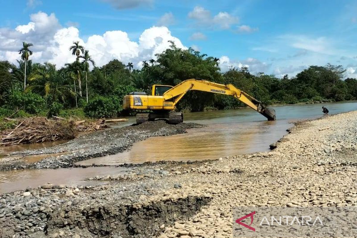 BPBD tangani erosi sungai di Alue Keumang Aceh Barat