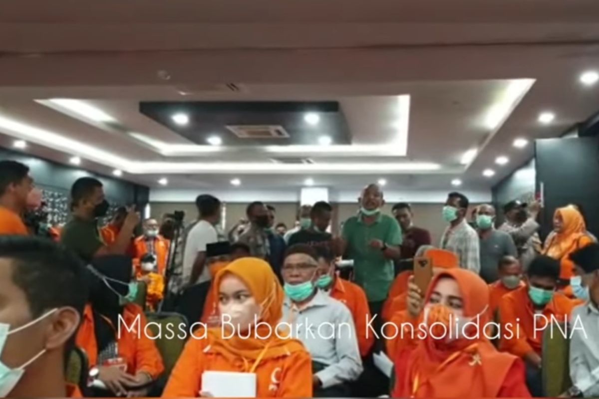 Bimtek DPP PNA kubu Irwandi Yusuf dibubarkan sejumlah massa