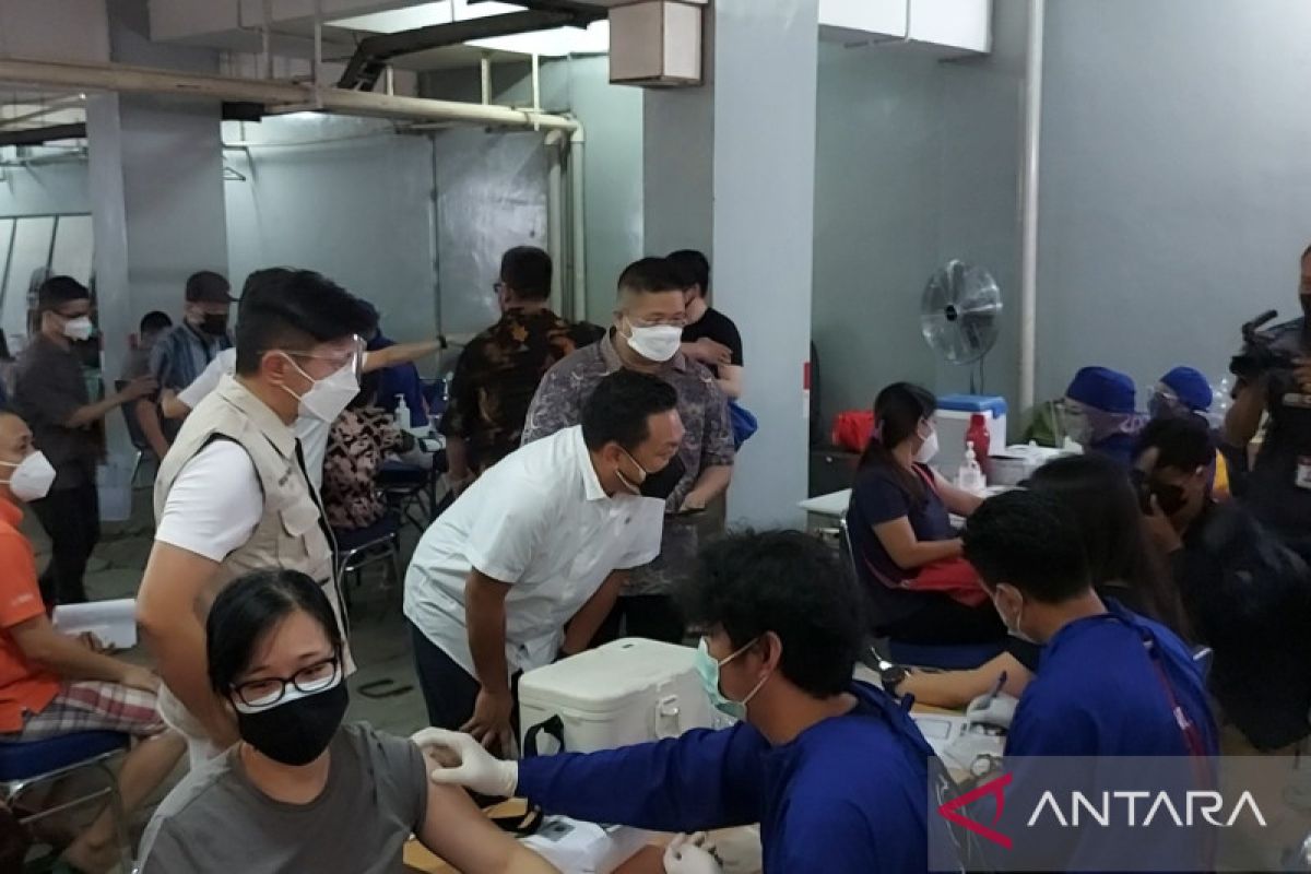 Ratusan warga Pejagalan ikut vaksinasi "booster" di GKII