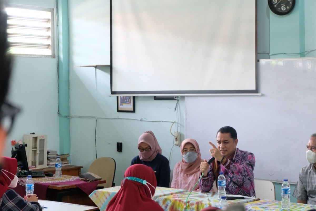 Eri Cahyadi respons cepat kasus guru pukul siswa di SMPN 49 Surabaya
